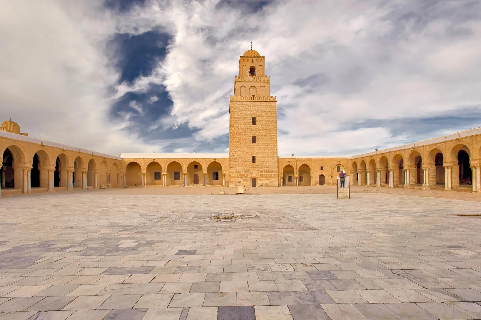 Cour et minaret de la Grande Mosquée de Kairouan